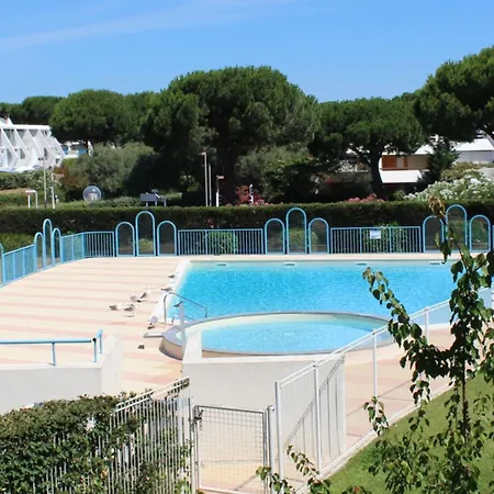 4 Personnes Avec Piscine Proche アパート